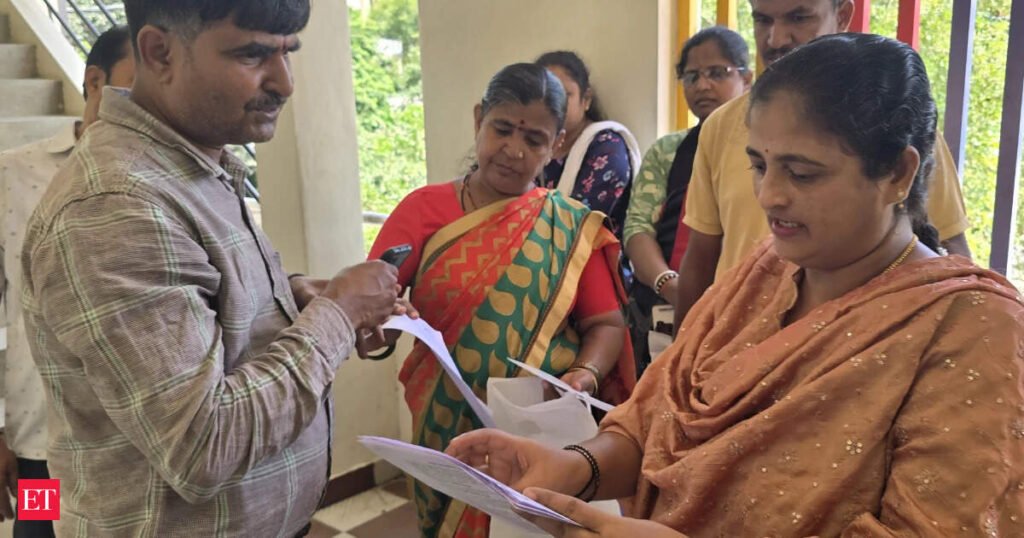 Election Commission publishes names excluded from Delhi electoral roll