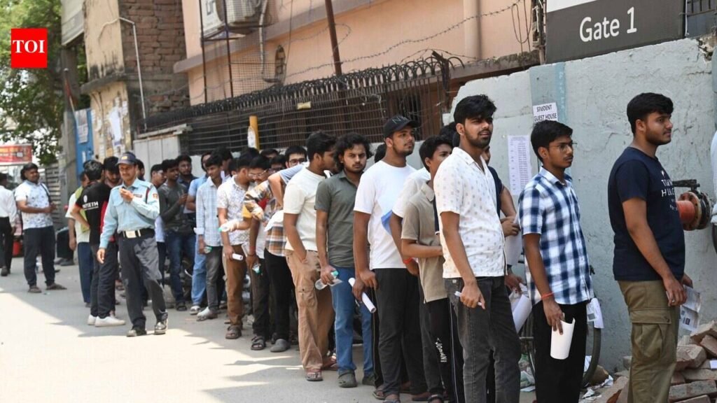 Avoid JEE Main, HSC practical clash: Parents urge state board | Pune News
