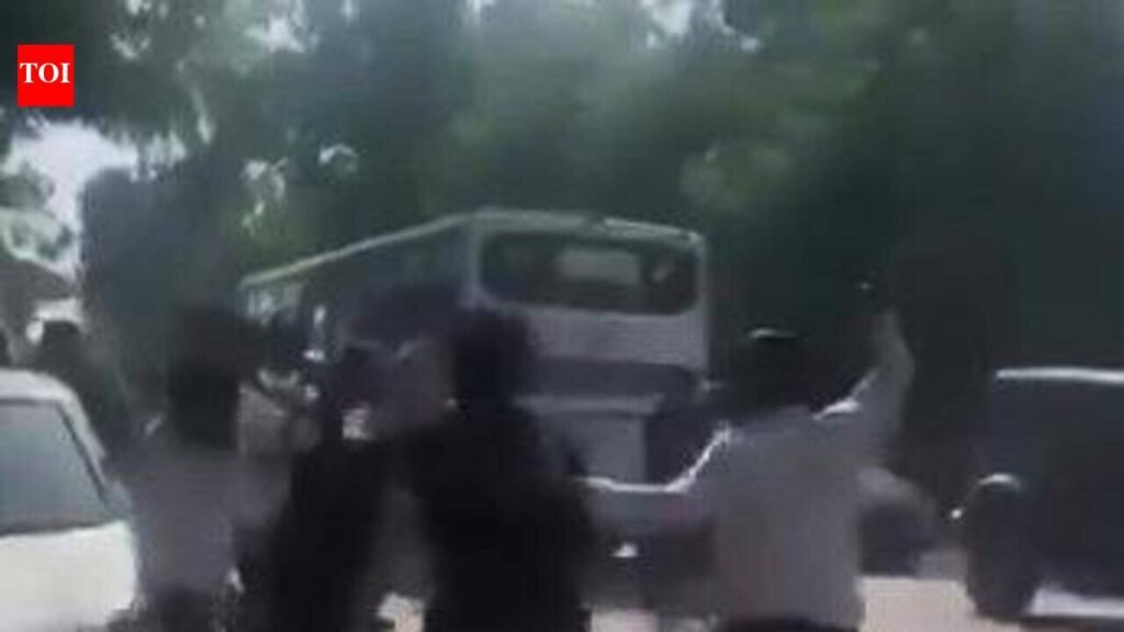 College clash spills onto road, students rain blows on each other | Noida News