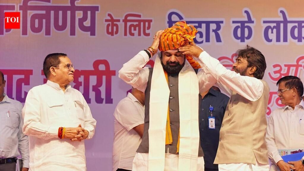 CM assures unaided teachers of talks to resolve grievances | Patna News