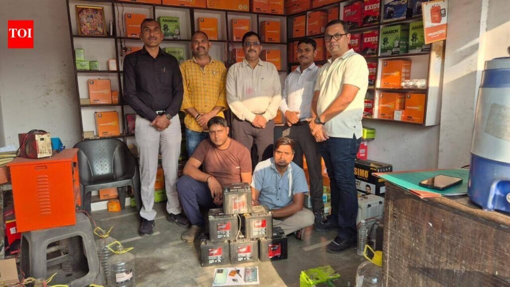 Duo held for stealing 155 traffic signal batteries from 55 points | Surat News