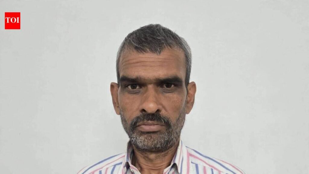 Cops pose as postmen to nab murder accused after 25 years | Surat News