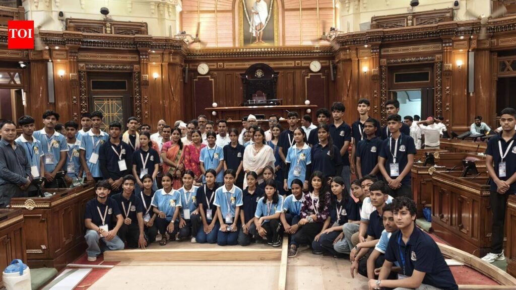 Uttarakhand students visit UP Assembly | Lucknow News