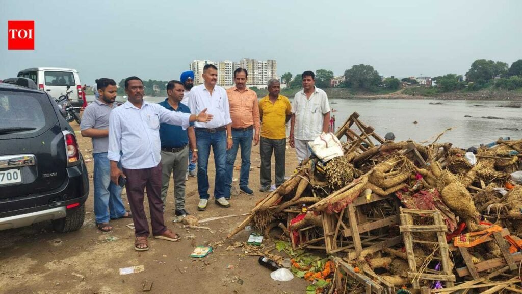 Poor sanitation, inadequate lighting at Jamshedpur immersion ghats worries Durga Puja organisers | Ranchi News