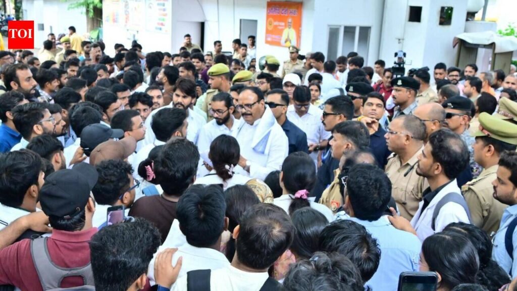 Dy CM hears public grievances at Janata Darshan | Lucknow News