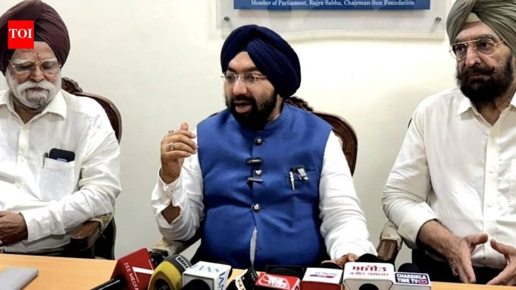 Suicide bid outside DC office: BJP, SAD slam AAP | Chandigarh News