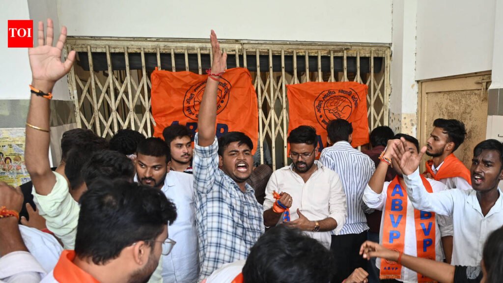 ABVP protest at LU over hostel and admin issues | Lucknow News