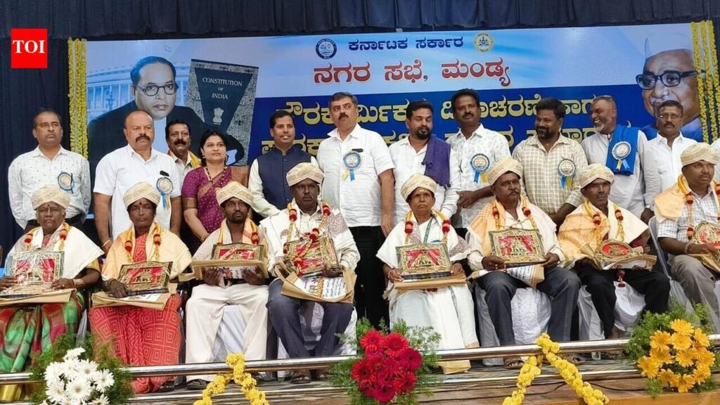 Mandya DC calls for better health cover, welfare for Pourakarmikas | Mysuru News