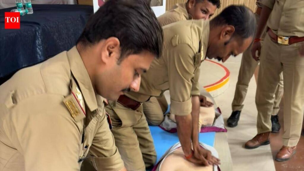 Cops’ response in ‘golden hour’ to save crash victims | Lucknow News