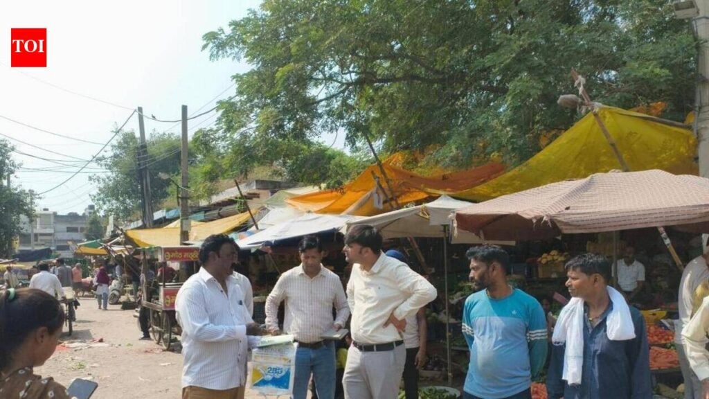 MCG steps up checks, fines resto and shop for waste dumping | Gurgaon News