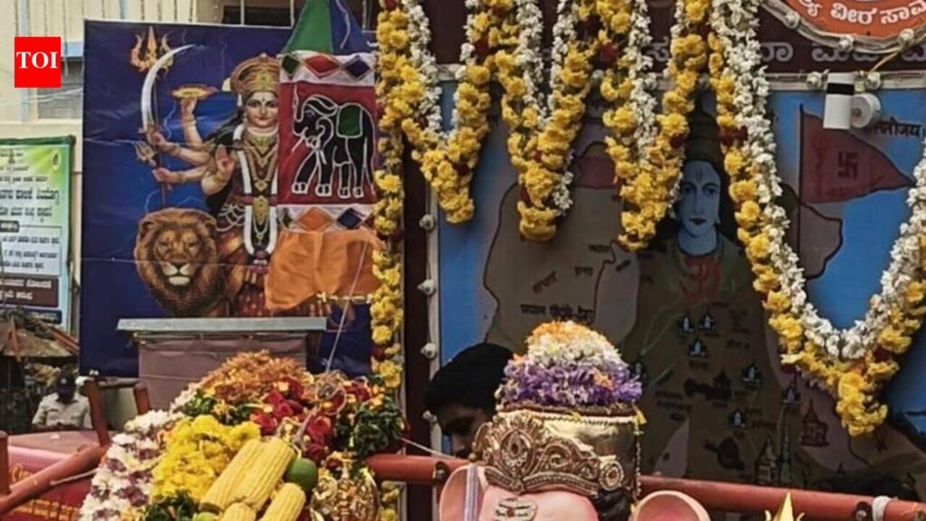 Thousands throng Hindu Mahasabha Ganesha immersion in Shivamogga | Mysuru News