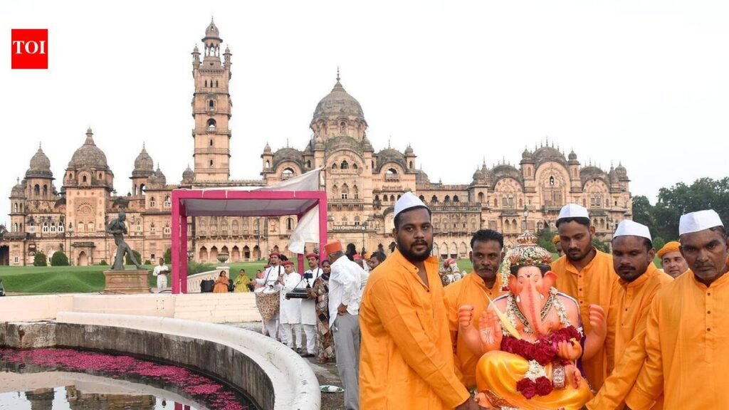 Ganesh processions pass off peacefully | Vadodara News