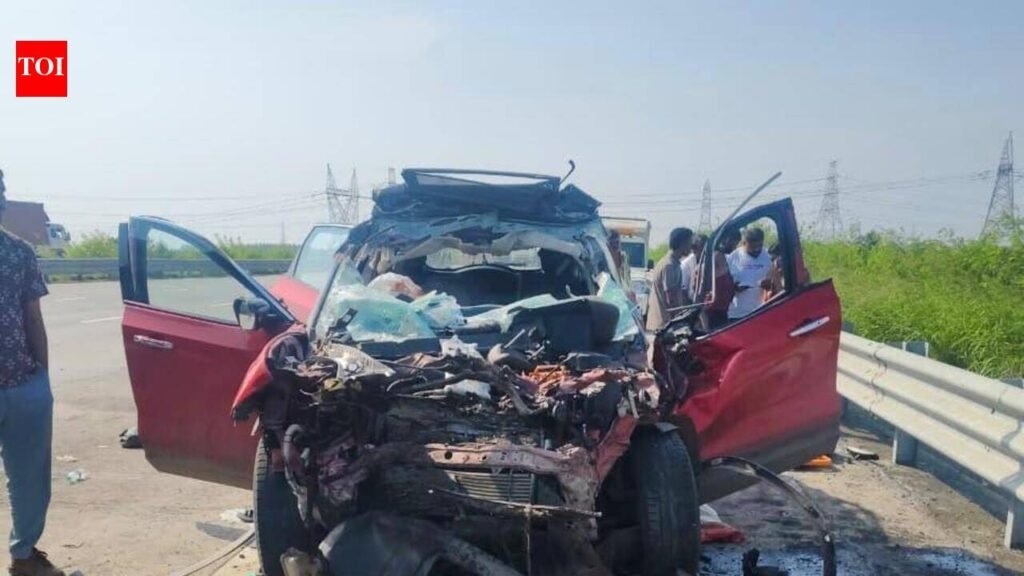 4 from Mumbai killed on e-way as SUV hit parked truck | Surat News