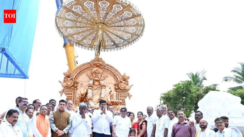 Minister Tangadagi unveils Mogaveera leader’s statue | Mangaluru News