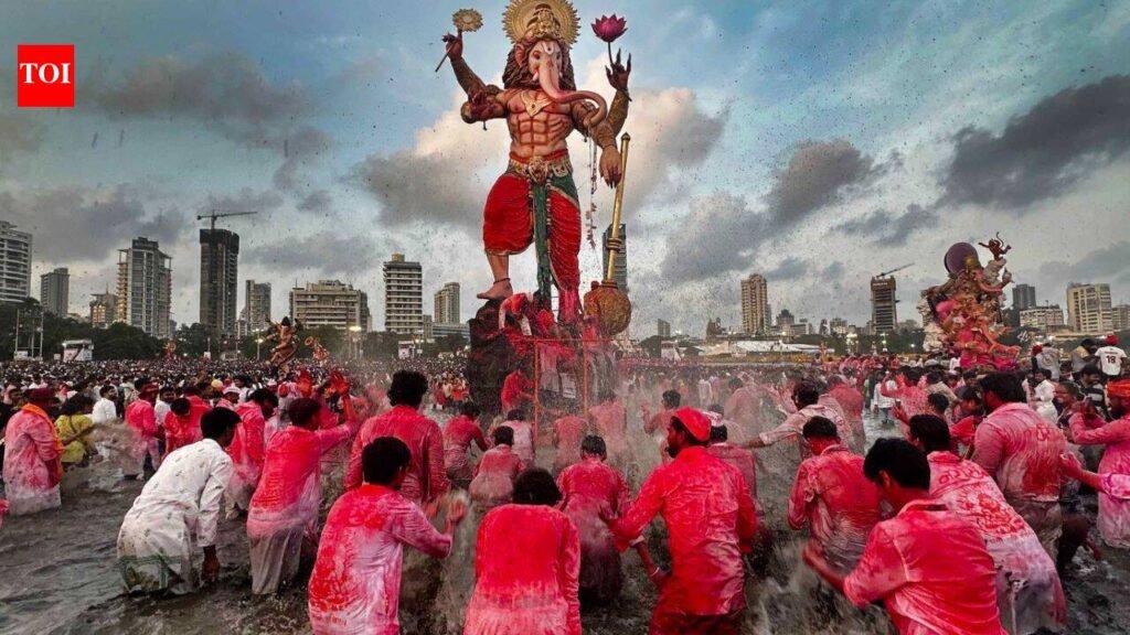 Mumbai bids farewell to Ganpati; nearly 2 lakh idols immersed | Mumbai News