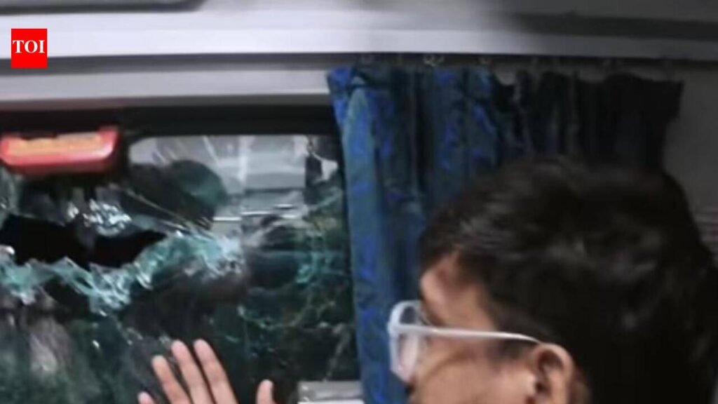 Ngp-Mum Duronto passengers injured in stone pelting near city | Nagpur News