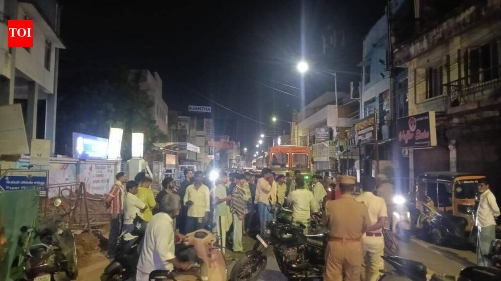 Power outage triggers road Blockade in North Chennai | Chennai News