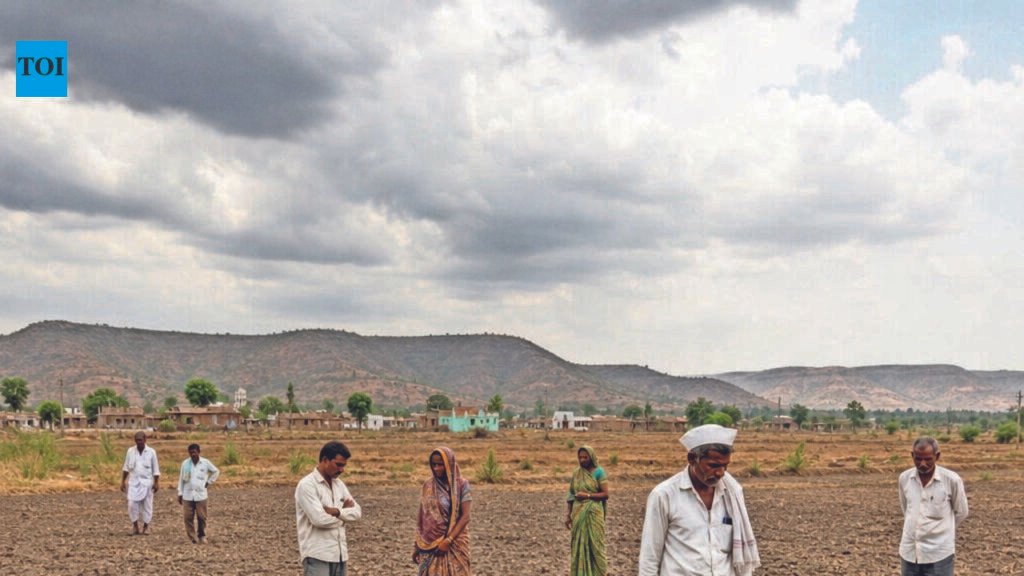 Thane netas donate to Maharashtra drought relief funds | Mumbai News