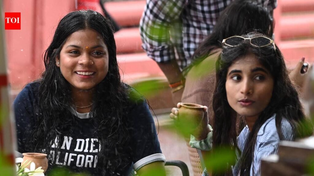Rainy outing with tea, momos and cosy indoor fun | Lucknow News