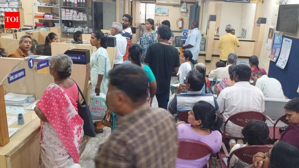 Customers flock banks in Chennai on Sunday | Chennai News