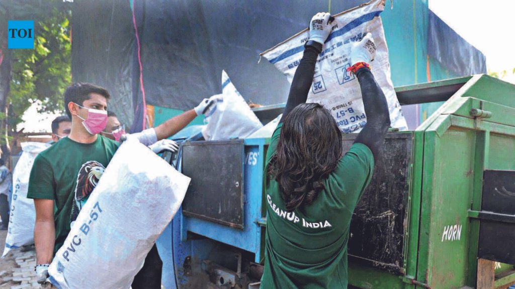 VMC launches cleanliness drive at Karoliya Vav | Vadodara News