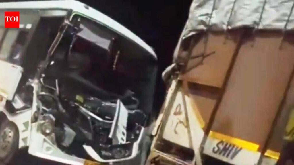 Bus crashes into truck on EPE, driver injured | Noida News