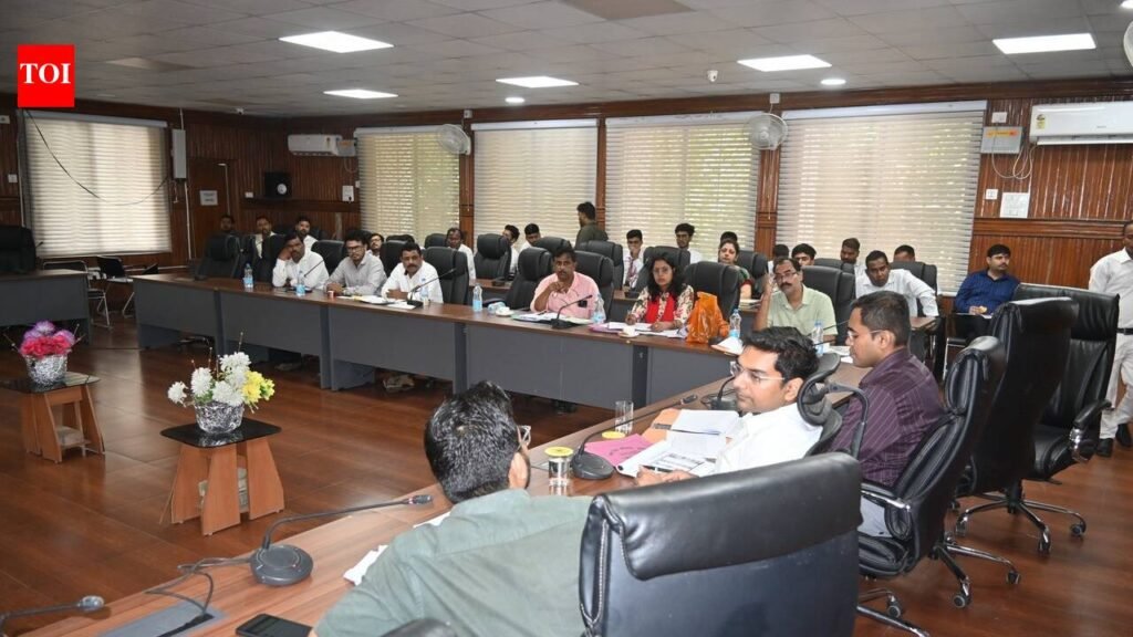 Dumka DC orders inquiry after school found locked during class hours | Ranchi News