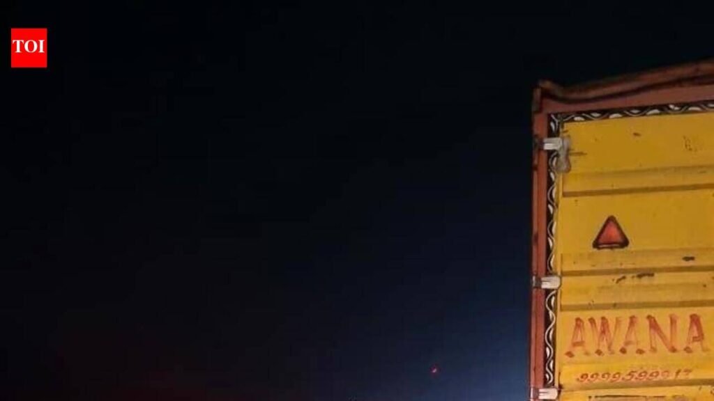 Car crashes into truck on DME, one dead, six injured | Noida News