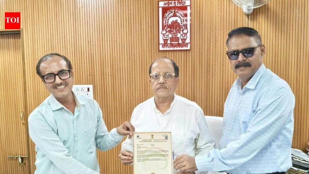 Gaya College HoD gets patent for AI teaching device | Patna News