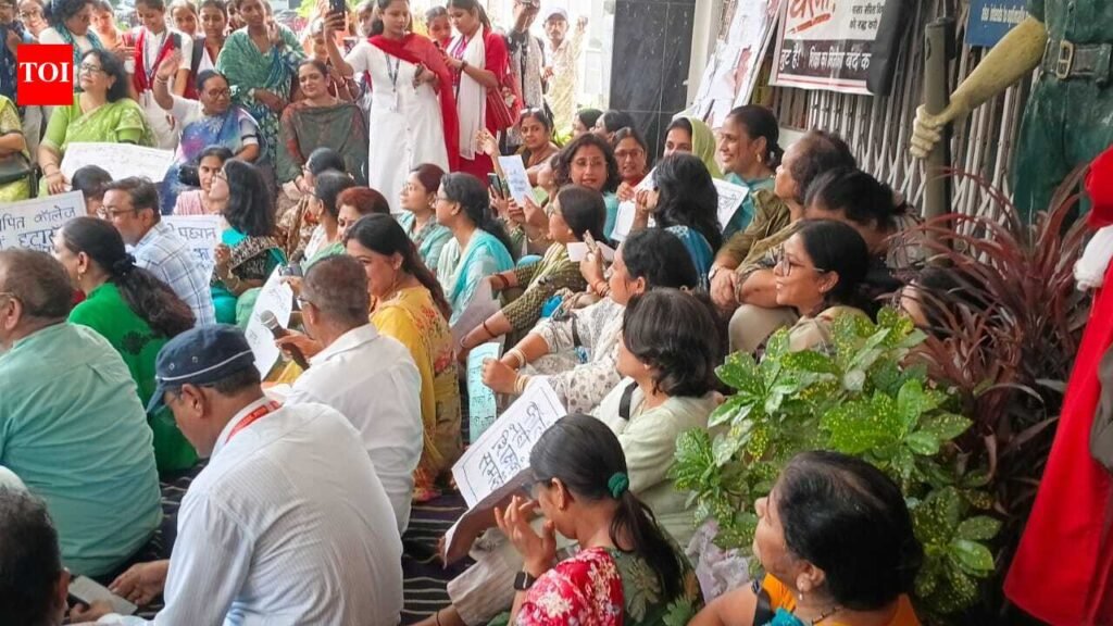 Teachers, students protest new university ordinance | Patna News