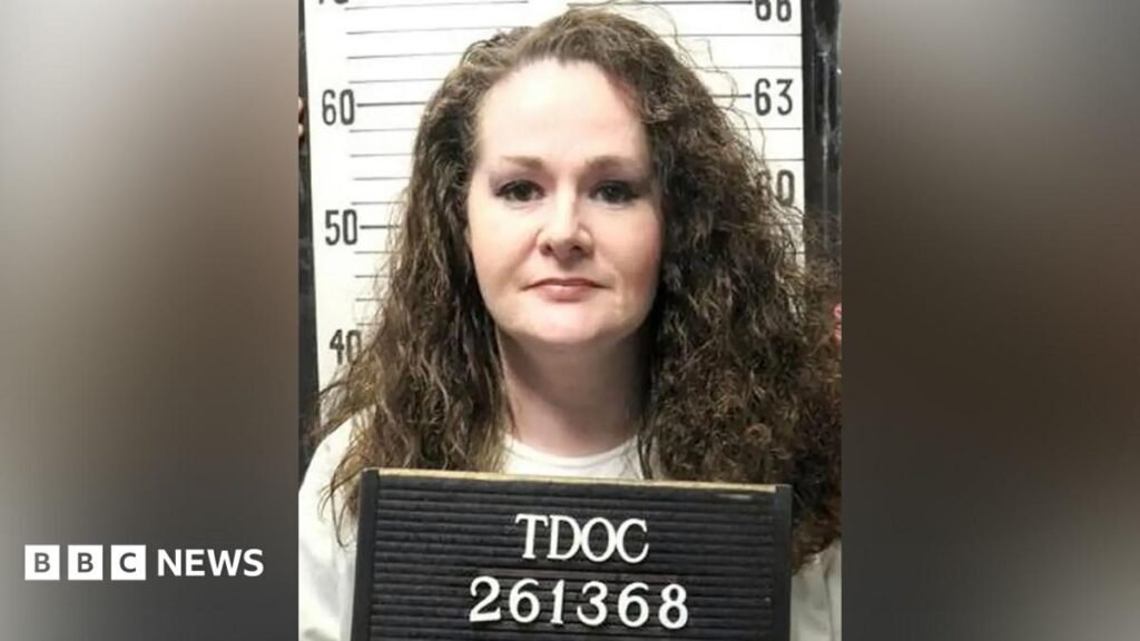 Execution of US murderer Christa Pike halted an hour before it was due to happen