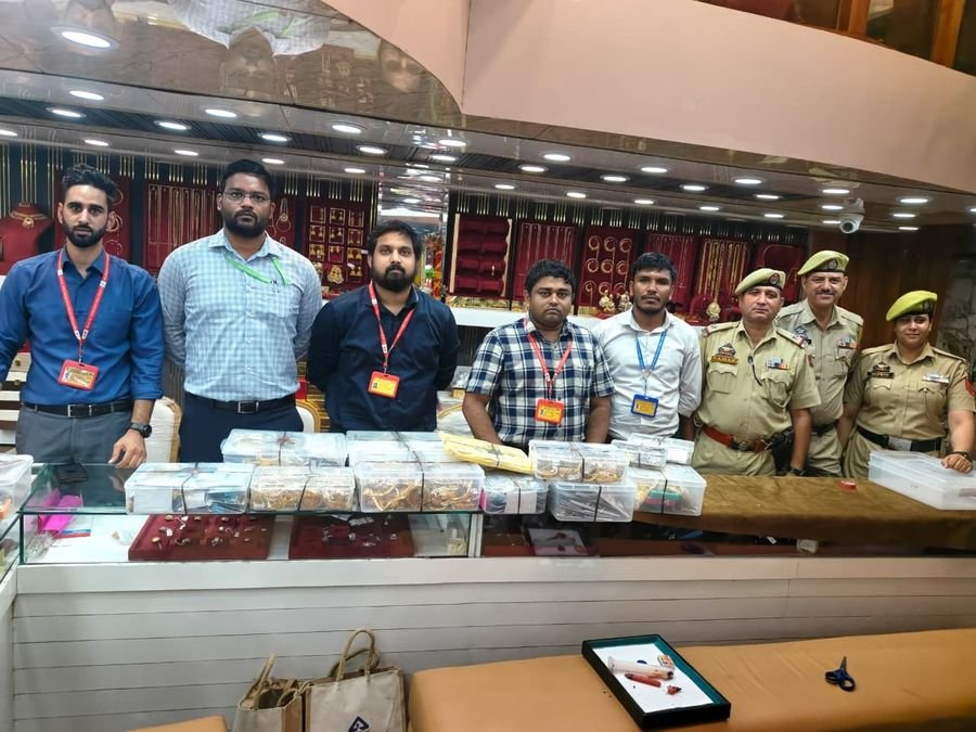 BIS Seizes 1,095 Gold-Coloured Jewellery Articles in Jammu
