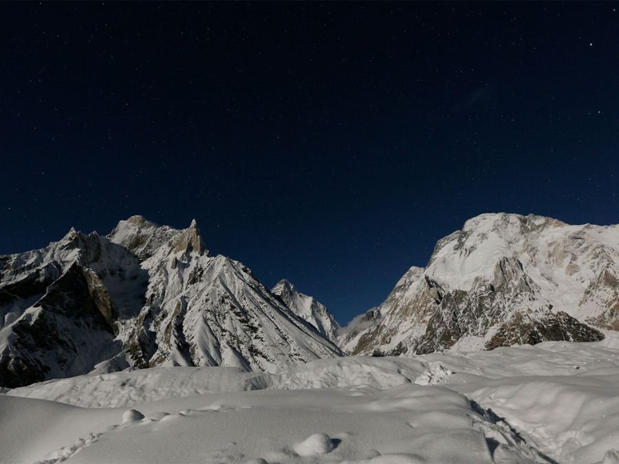 Avalanche at Himlung Himal base camp in Nepal leaves 10 missing