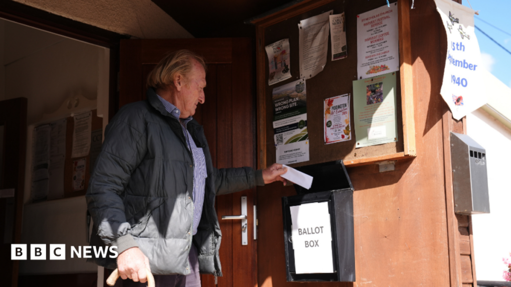 Piddington in Oxfordshire votes to leave UK over asylum plans