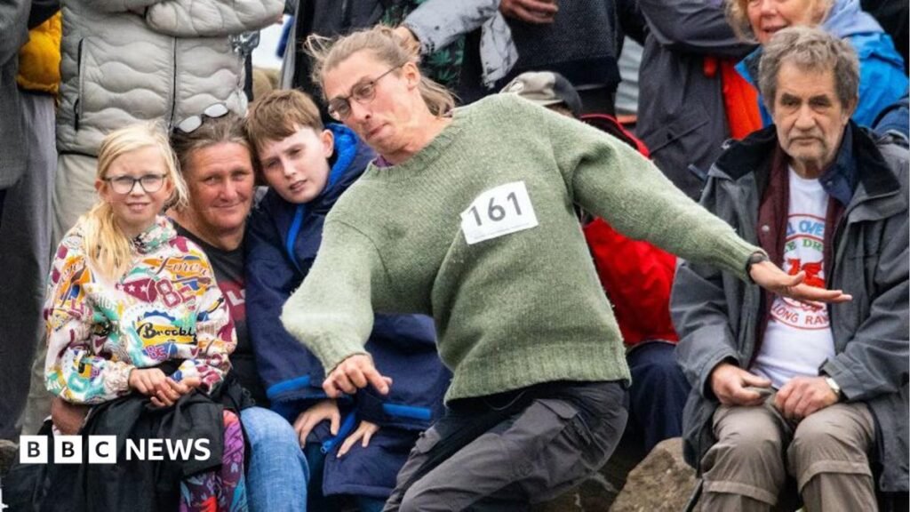 Rock stars gather on tiny Easdale island for stone skimming championships