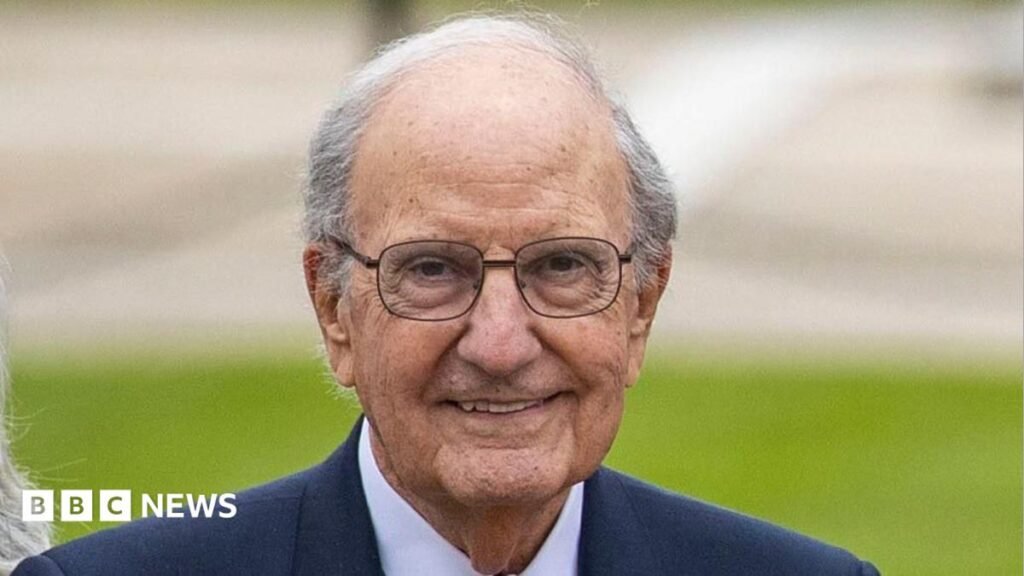 George Mitchell: Portrait will not be removed from Hillsborough Castle