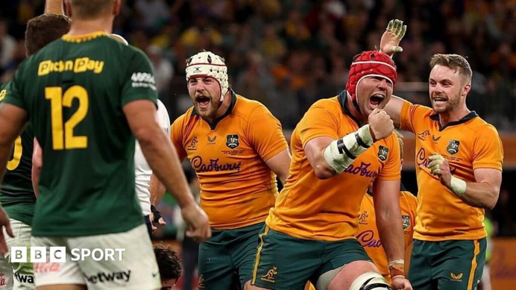 Australia beat South Africa while down to 11 men in thrilling Test