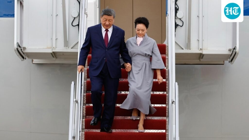 What Xi’s Grip on His Wife’s Hand Tells Us About Power in China