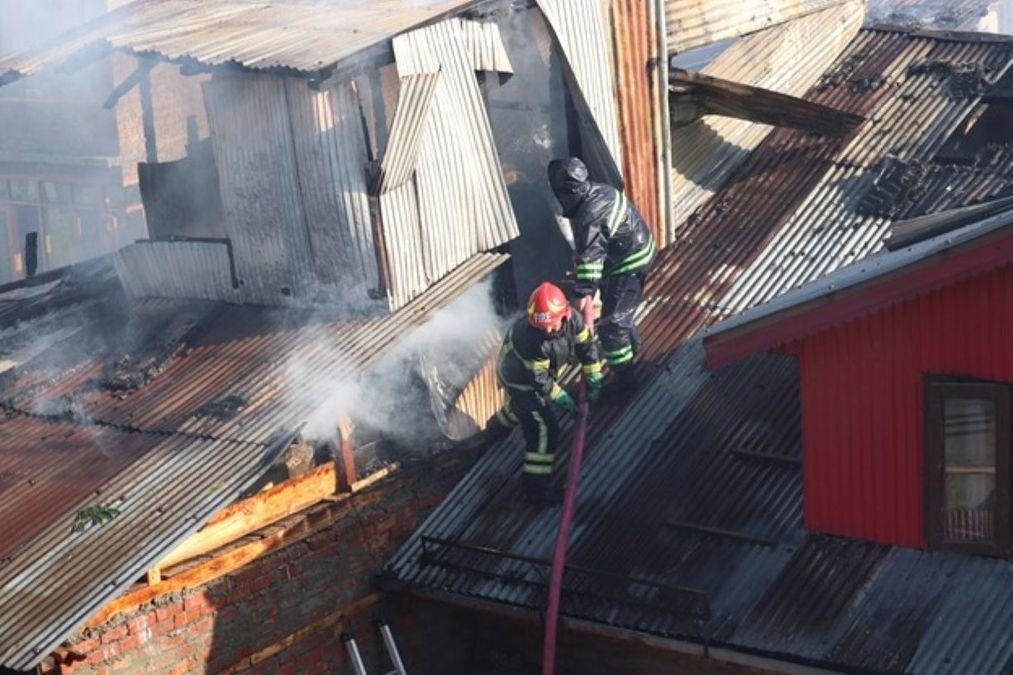 Three houses, marriage hall damaged in Srinagar fires