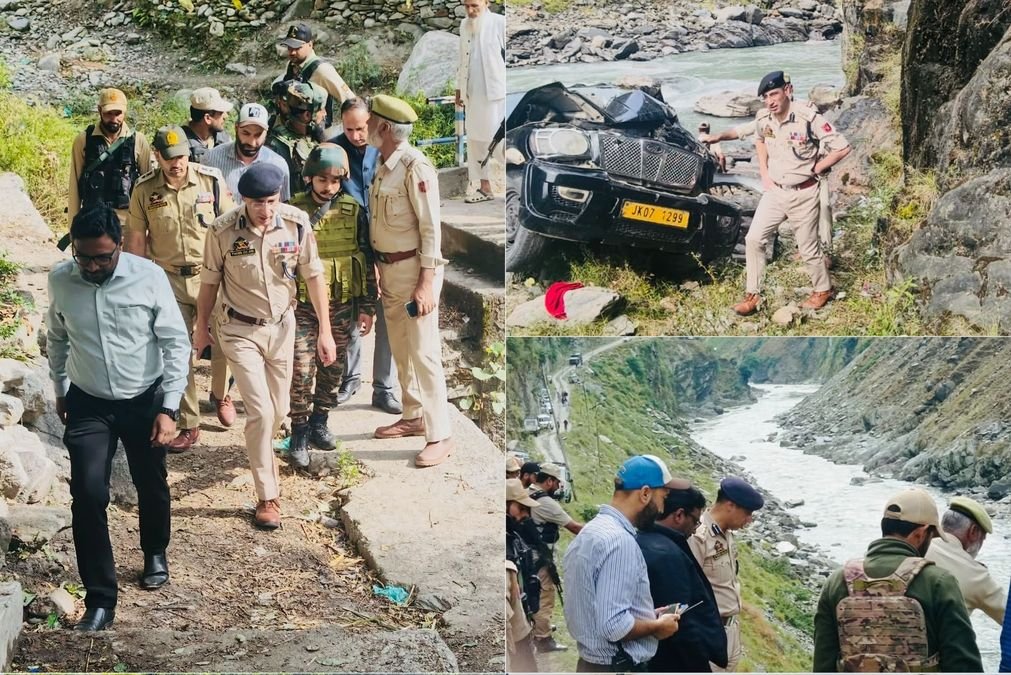 Toddler, parents among five dead in Karnah road accident
