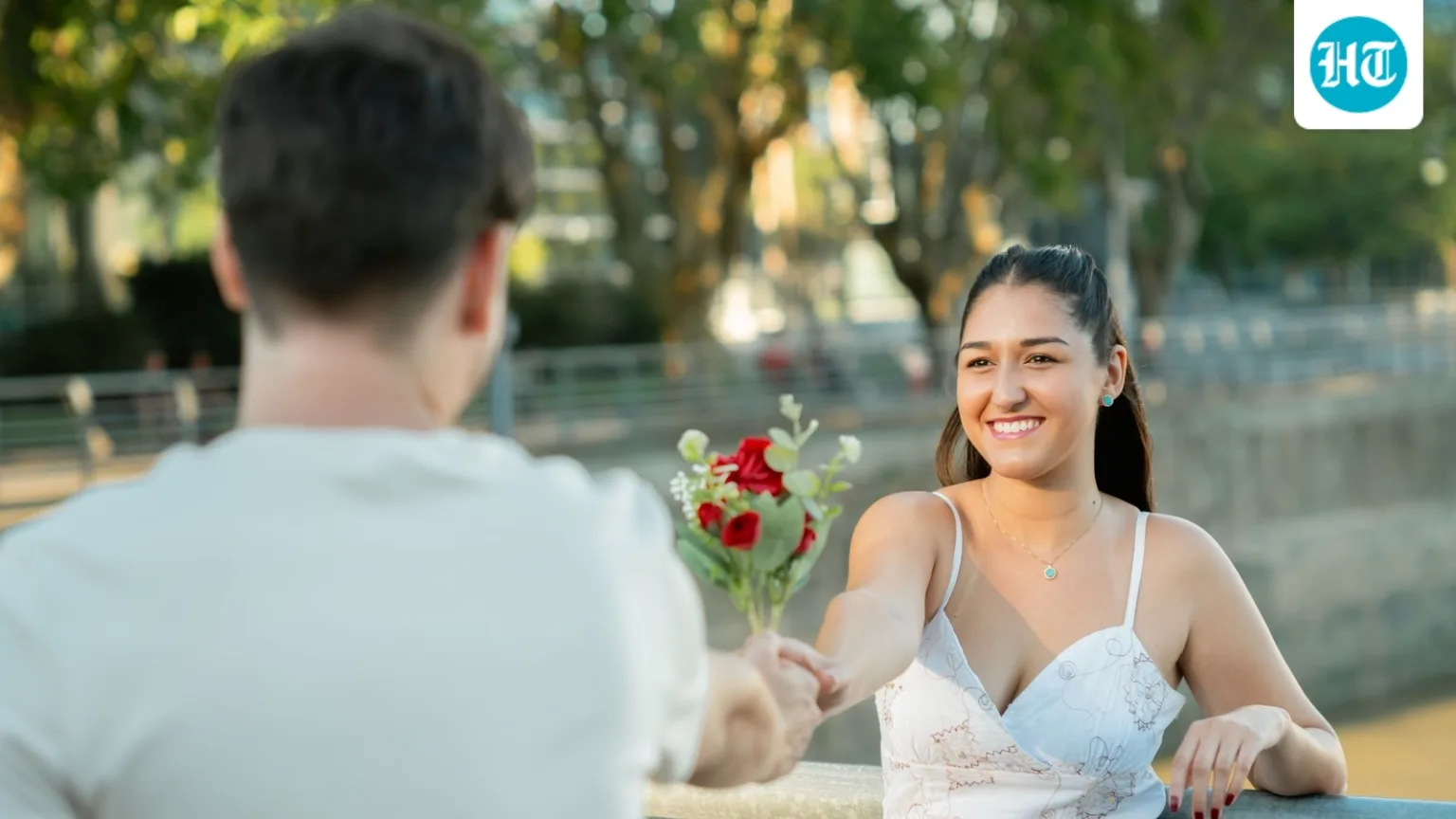 Do you always fall hard for a person during the early days of dating? Therapist shares 5 rules to avoid it