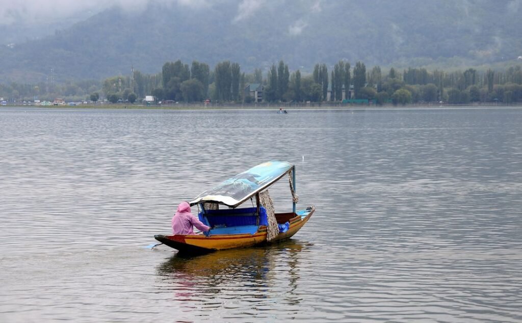 Winter knocks early as Kashmir feels first chill