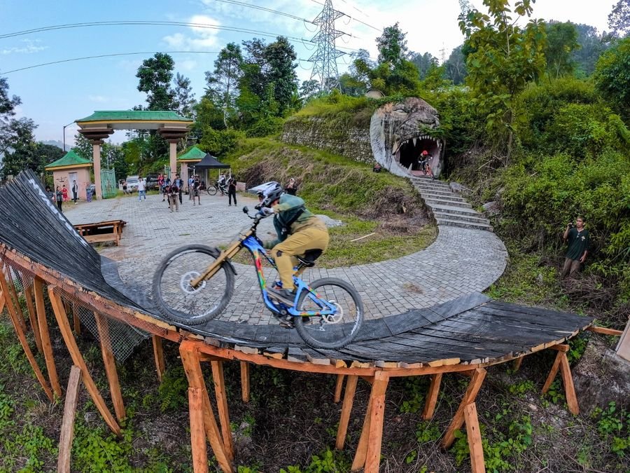 Zabarvan Legends Series takes mountain biking from Kashmir to Ladakh