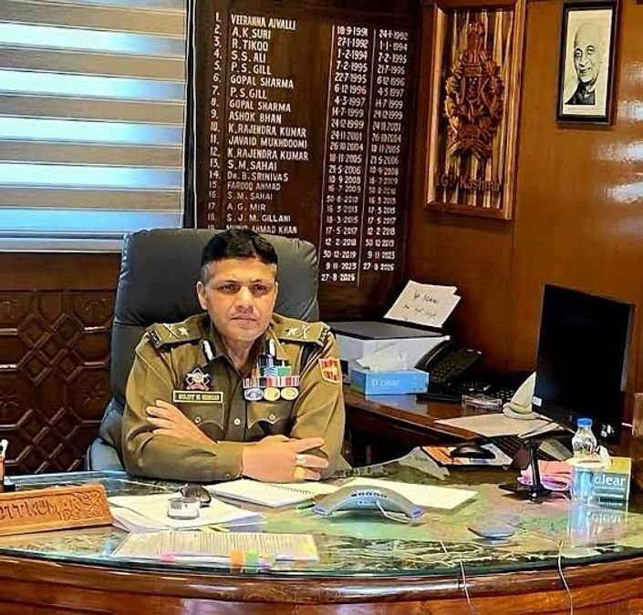 IGP Kashmir reviews crime disposal, winter preparedness, policing measures