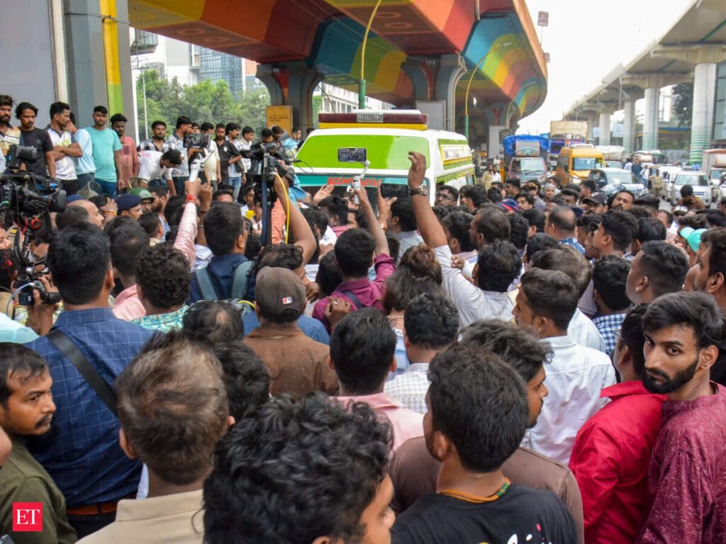 Sena (UBT) leader Pradeep Purnekar shot dead in Mumbai, family alleges political killing
