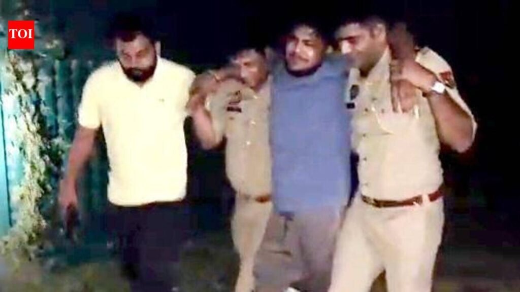 Two men who shot at bus on Delhi-Meerut Expressway held after gunfight | Noida News