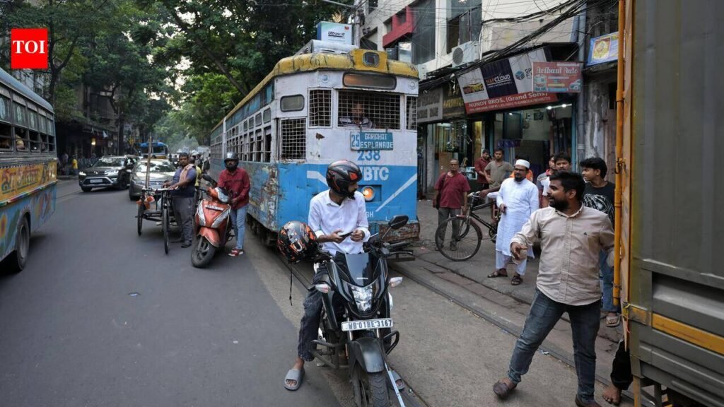 ‘Clear tram tracks of illegal parking’ | Kolkata News