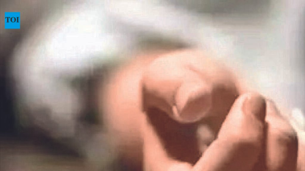 Road blocked over murder of ward member’s husband in Jehanabad village | Patna News