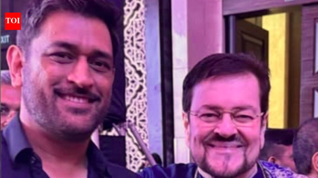 MS Dhoni meets Nitin Mukesh and his family; veteran singer says he is ‘Thala’ for a reason as cricketer sings ‘Main Pal Do Pal Ka Shayar Hoon’ |