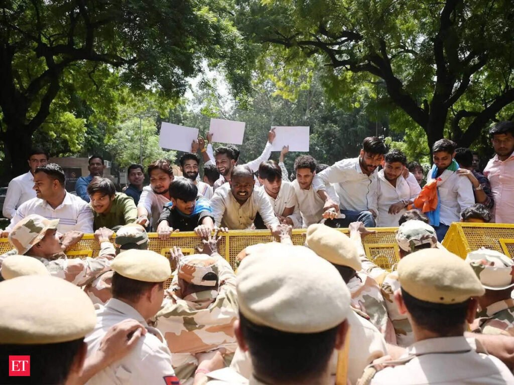 Around 15 police personnel injured, 110 detained during Jantar Mantar protest: Sources